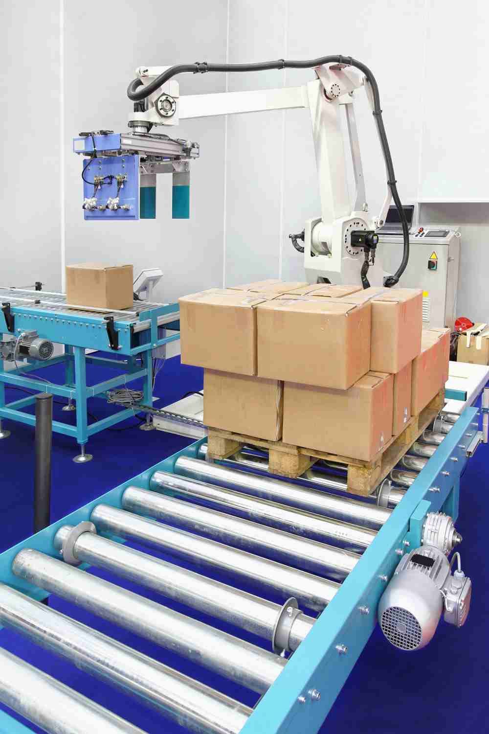 Palletizing equipment offers case and pattern flexibility